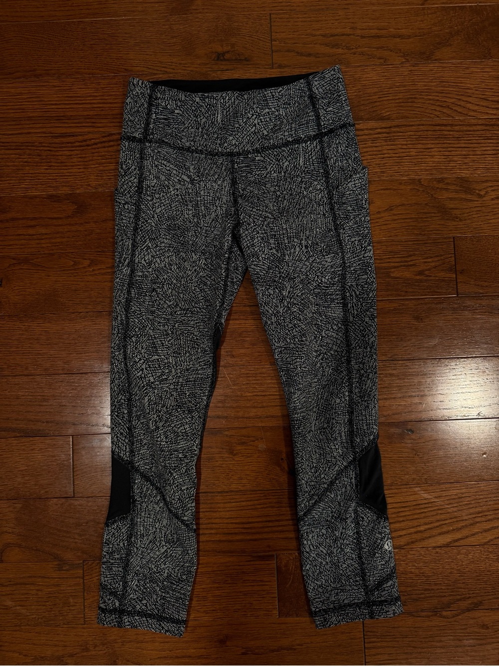 Lululemon White & Black Patterned Cropped Leggings